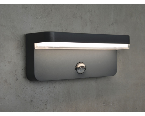 Nástenné svietidlo so senzorom pohybu na stene