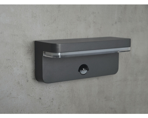 Nástenné svietidlo so snímačom pohybu na stene