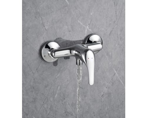 Chrómovaná nástenná batéria s prúdom vody