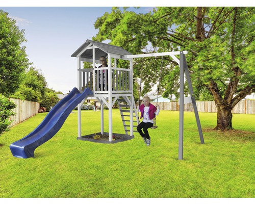 Hracia veža so šmykľavkou, hojdačkou a pieskoviskom v záhrade