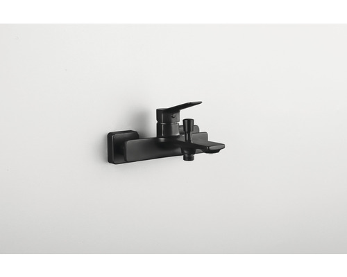 Čierna vaňová batéria na montáž na stenu