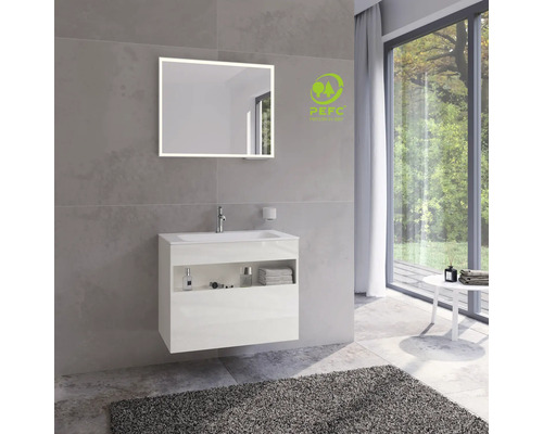 Kúpeľňa s umývadlovou skrinkou, osvetleným zrkadlom a pečaťou PEFC