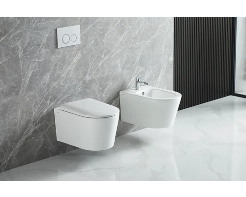 Moderná kúpeľňa so závesným WC a bidetom