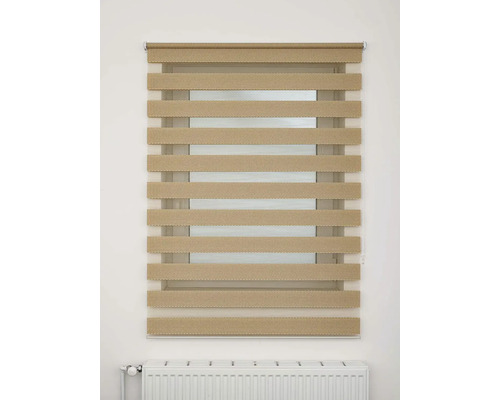Okenná roleta s vodorovnými pruhmi na reguláciu svetla