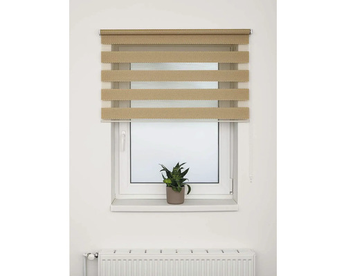 Okno s dvojitou roletou na reguláciu svetla