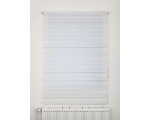 Dvojitá roleta pred oknom s radiátorom