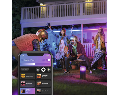 Záhradná párty s farebným osvetlením a ovládaním pomocou smartfónu