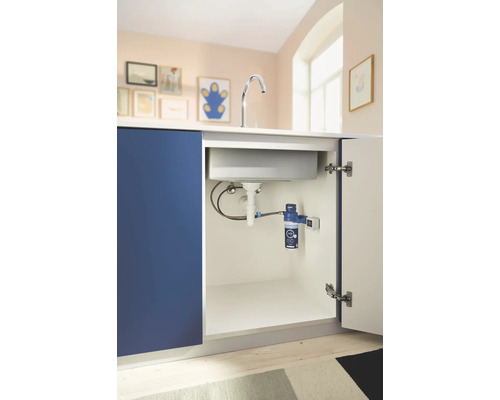 Skrinka pod umývadlo s umývadlom, vodovodnou batériou a systémom vodného filtra