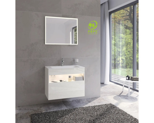 Kúpeľňa s umývadlovou skrinkou, zrkadlom s osvetlením a pečaťou PEFC