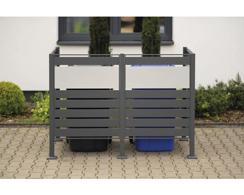 Kryt na smetné nádoby pre dve smetné nádoby z kovu s vodorovnými lamelami