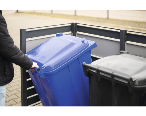 Box na smetné nádoby s modrou a sivou smetnou nádobou