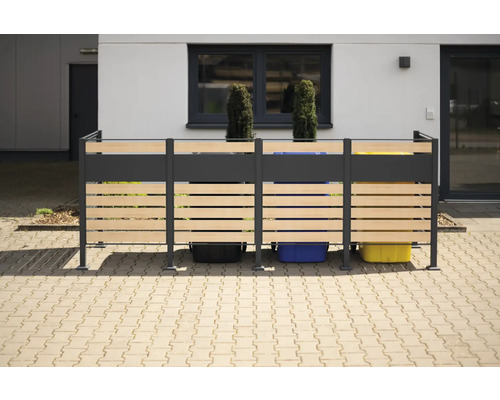 Kôš na odpadky z dreva a kovu pred budovou