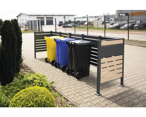 Kryt na smetné nádoby so smetnými nádobami vo vonkajšom prostredí