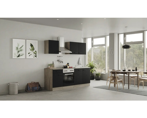 Moderná kuchyňa so skriňami, sporákom, odsávačom pár a jedálenským stolom v svetlej miestnosti.