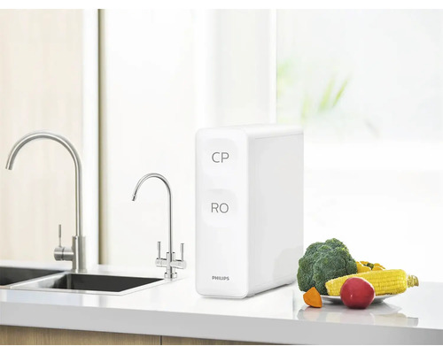Systém filtrácie vody Philips s dvoma kohútikmi a zeleninou na kuchynskej linke