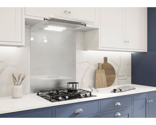 Kuchynská scéna so sporákom, digestorom a kuchynským náčiním