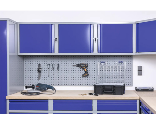 Dielňa s dielenskou skriňou, stenou na náradie a náradím