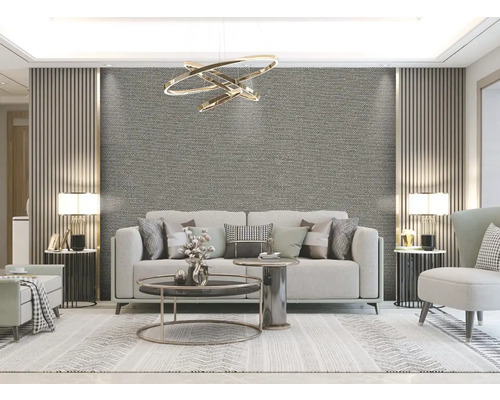 Svetlá obývacia izba s pohovkou, konferenčným stolíkom a dekoratívnou nástennou tapetou