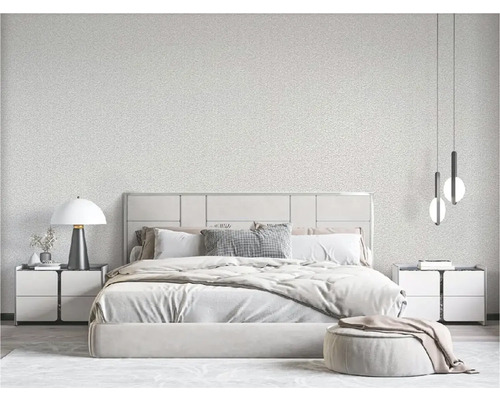 Svetlá spálňa s posteľou, nočnými stolíkmi, lampou a závesnými svietidlami