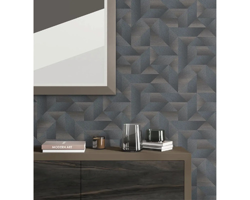 Návrh interiéru s geometrickou tapetou, príborníkom a dekoráciou