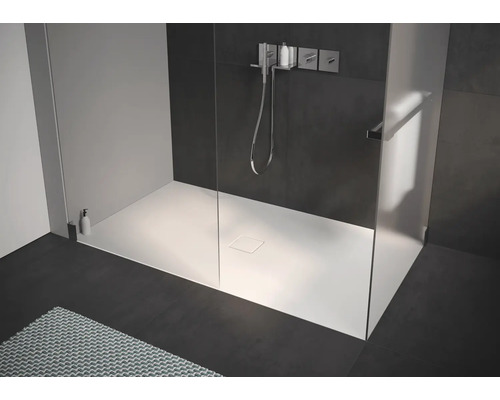 Sprchovací kút so sprchovacou vaničkou a sklenenou sprchovacou zástenou