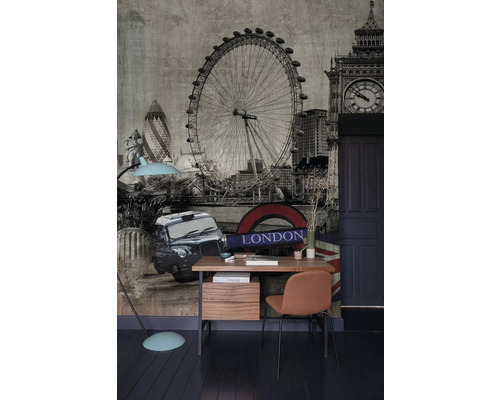 Nástenná dekorácia s motívmi Londýna za písacím stolom a stoličkou.