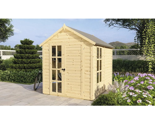 Drevený záhradný domček s oknami a dverami v záhrade