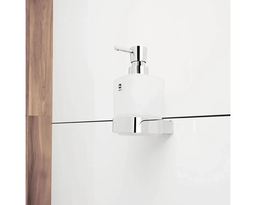 Nástenný dávkovač mydla