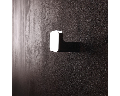 Kovový nástenný hák na vybavenie kúpeľní a toaliet