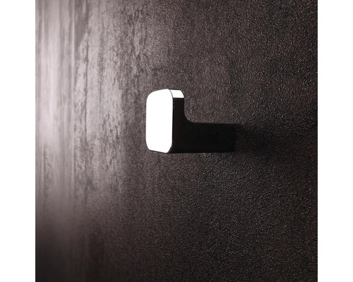 Štvorcový vešiak na stenu