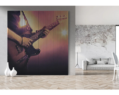 Dekoračná doska s motívom gitary v obývacej izbe