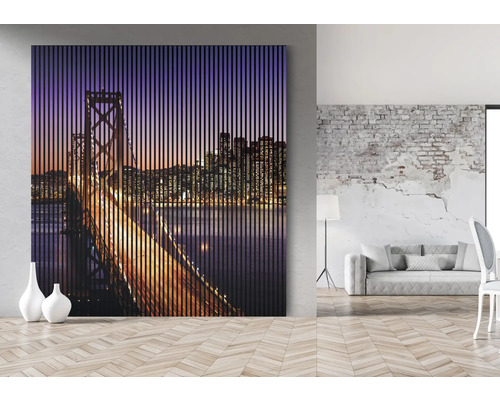 Dekoratívny nástenný obraz s motívom mosta v modernom priestore.