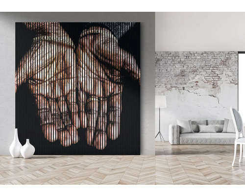 Dekoratívna nástenná maľba s motívom ruky vo svetlej miestnosti