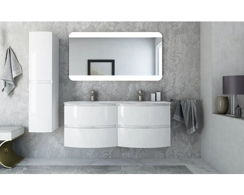 Moderná kúpeľňa s dvojitým umývadlom, zrkadlovou skrinkou a vysokou skrinkou