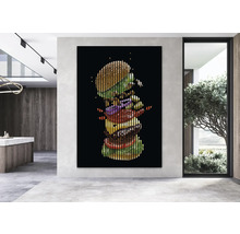 Obývacia izba s nástennou maľbou hamburgeru