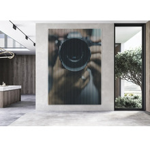 Interiérová fotografia miestnosti s akustickým stenovým panelom s abstraktným vzorom