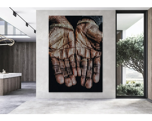 Dekoratívna nástenná maľba s rukami v modernom pokoji