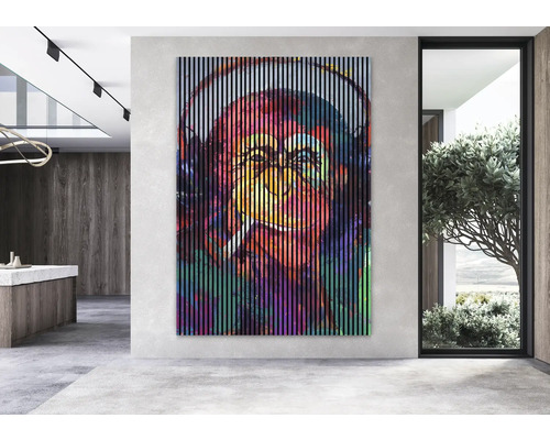 Dekoratívny nástenný panel s motívom opice v moderne zariadenom priestore.