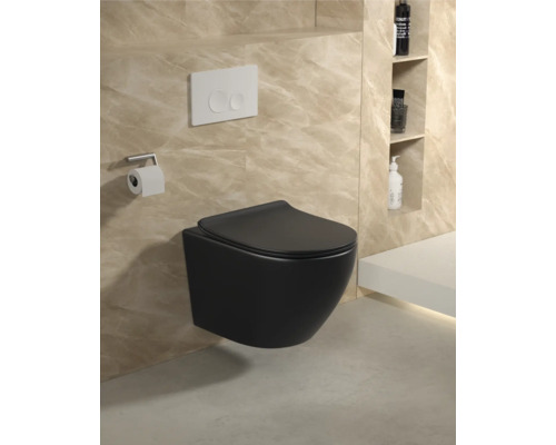 Moderná kúpeľňa so závesným čiernym hlbokým splachovacím záchodom a ovládacím panelom