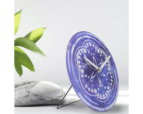 Dekoratívne stolové hodiny so vzorom na stojane