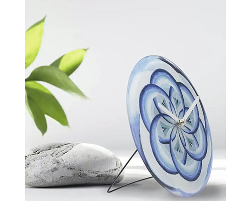 Dekoratívne stolové hodiny s kvetinovým vzorom