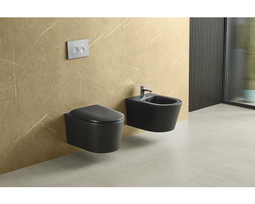 Závesná toaleta a bidet v modernej kúpeľni