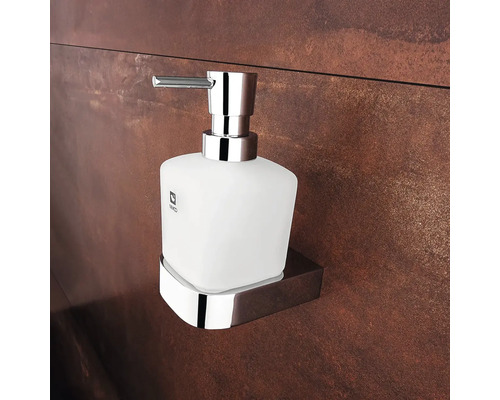 Nástenný dávkovač mydla