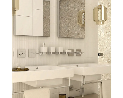 Kúpeľňa s dvojitým umývadlom, zrkadlami a osvetlením