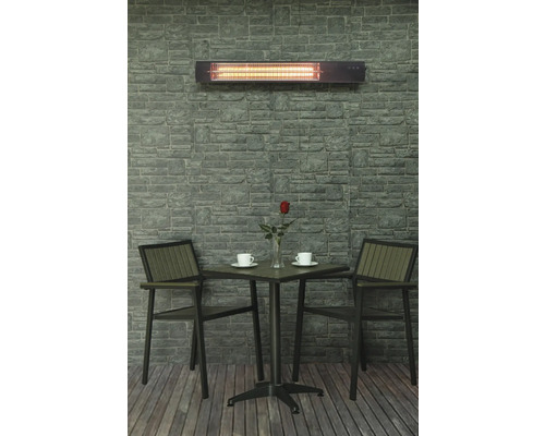 Terasa so žiaričom, stolom a stoličkami