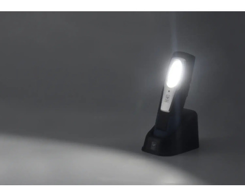 Akumulátorová lampa s nabíjacou stanicou