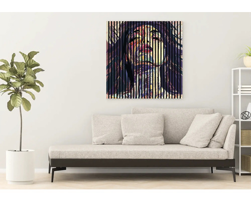 Dekoratívne plátno s abstraktnou ženskou tvárou nad pohovkou