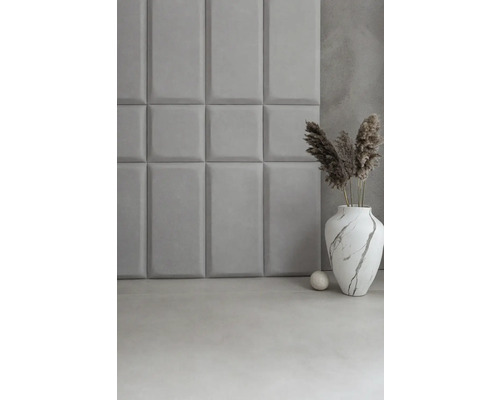 Stenové panely a dekorácia s vázou