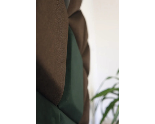 Detail nástenného panelu s textilným poťahom