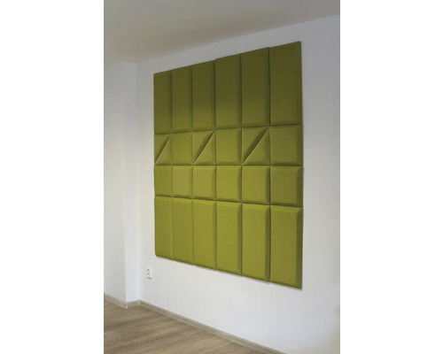 Zelené akustické panely na stene
